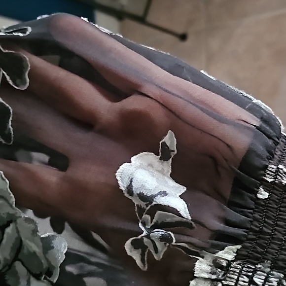 White House Black Market - NWOT - Black and White Smocked Blouse - Size X Large - Picture 5 of 9